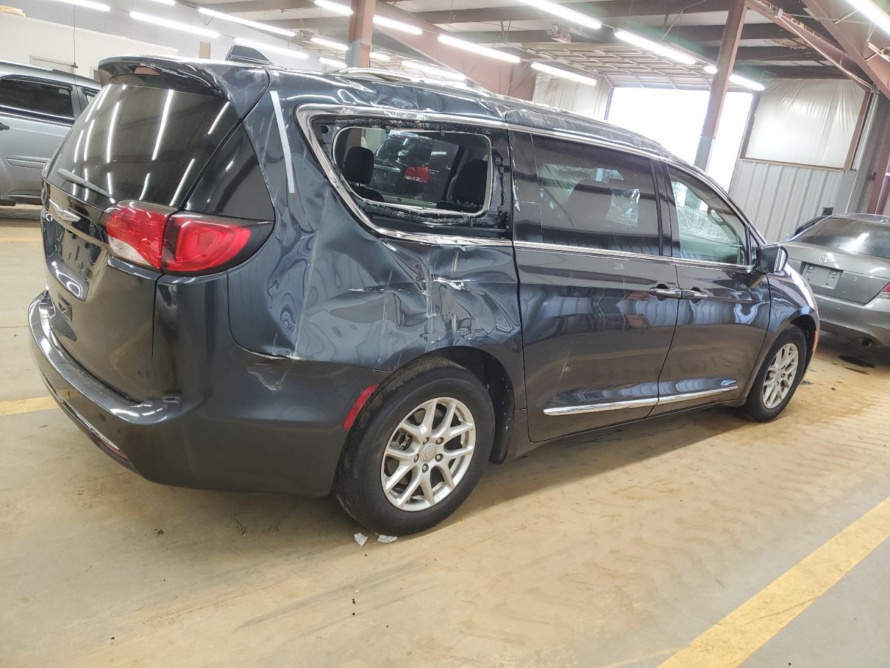2020 Chrysler Pacifica - Image 3