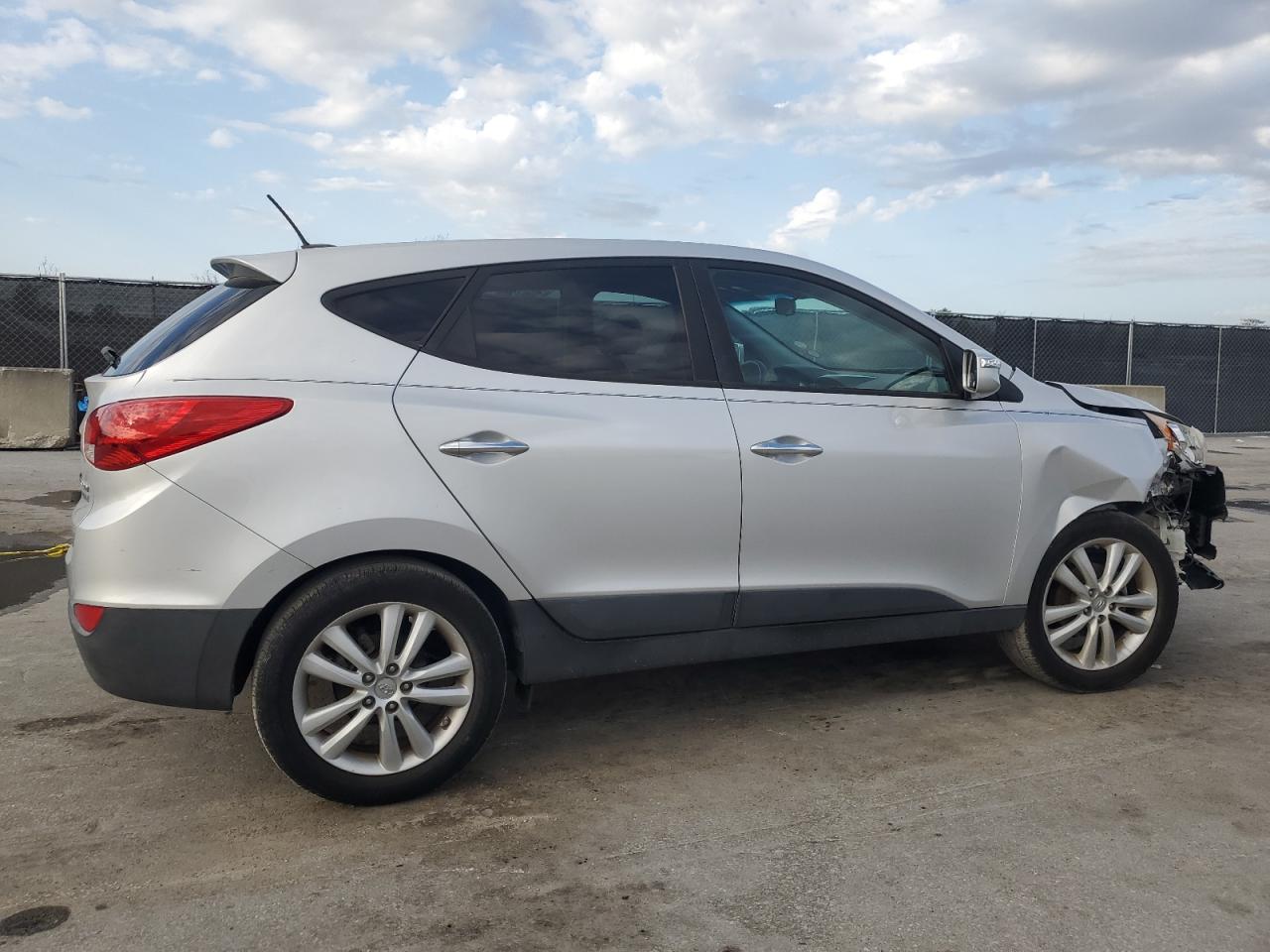 2010 Hyundai Tucson - Image 3