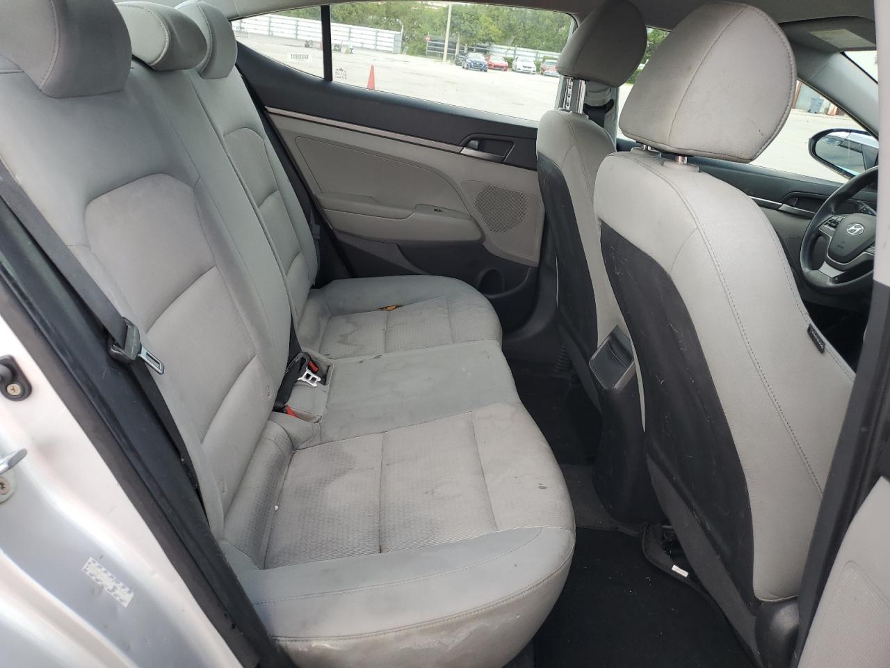2017 Hyundai Elantra - Image 11