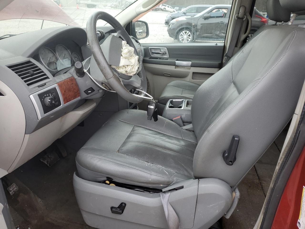2008 Chrysler Town & Country - Image 7