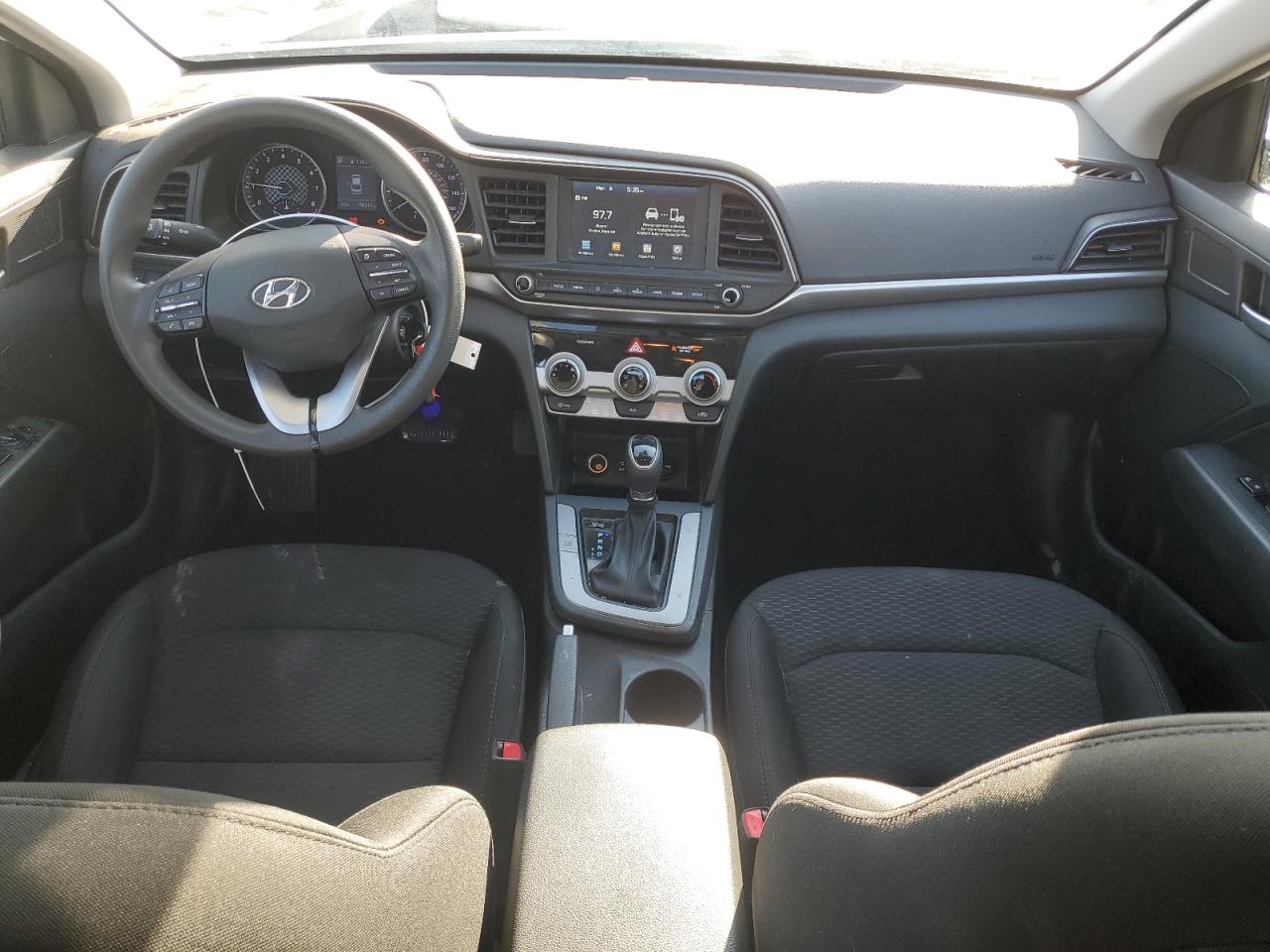2019 Hyundai Elantra - Image 8