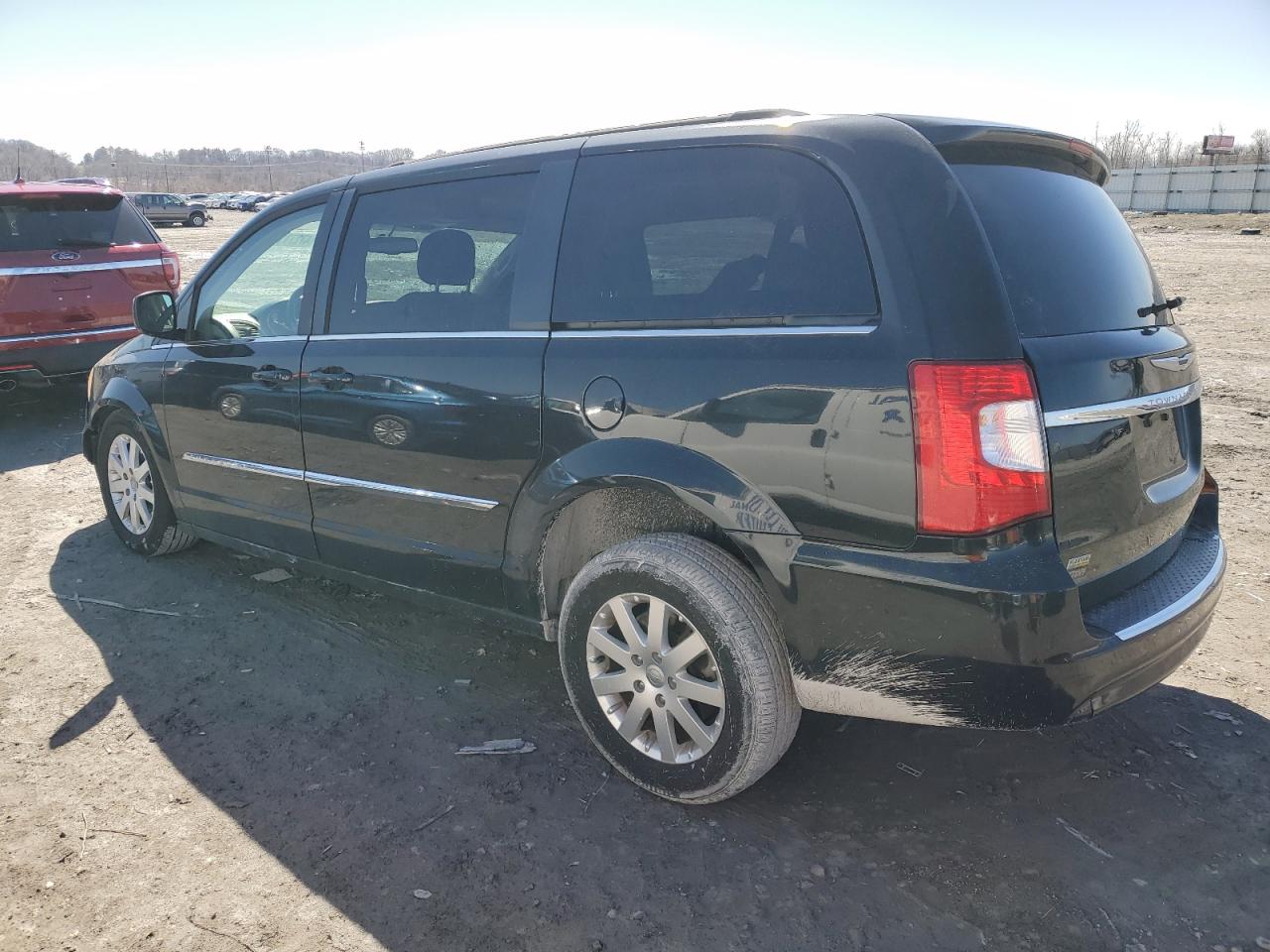2015 Chrysler Town & Country - Image 2