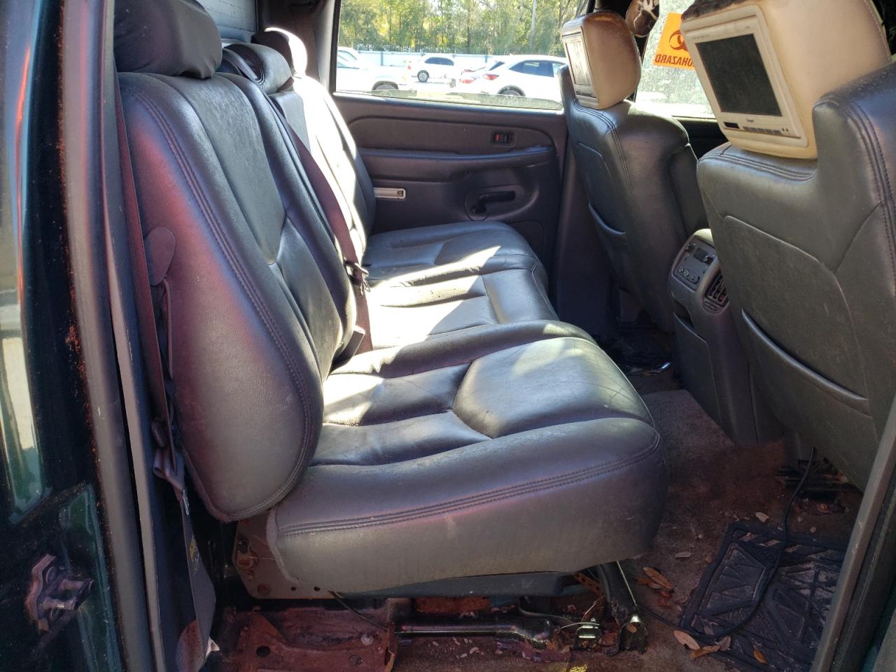 2003 Chevrolet Avalanche - Image 11