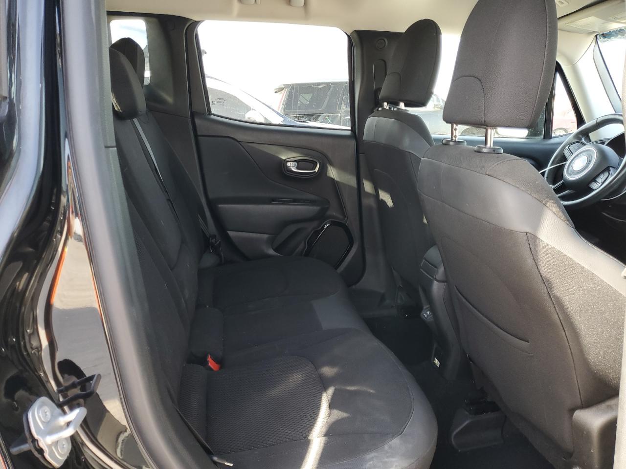 2018 Jeep Renegade - Image 10