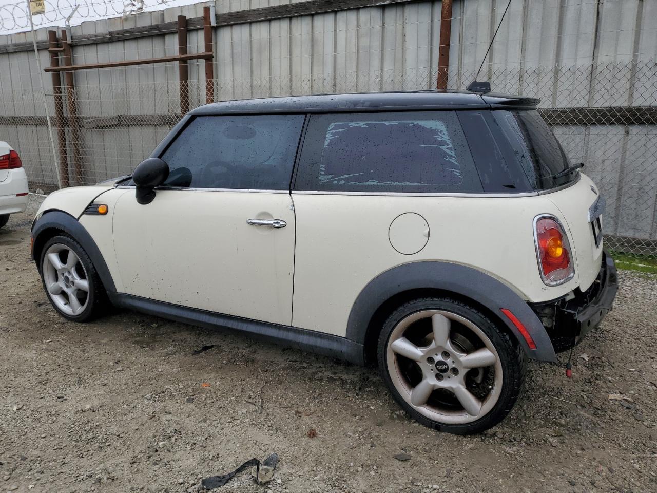 MINI COOPER 2007 WMWMF33547TT53694 Photo 2