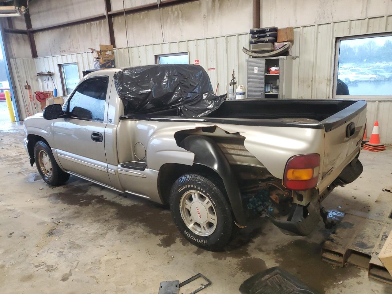 2000 GMC Sierra - Image 2