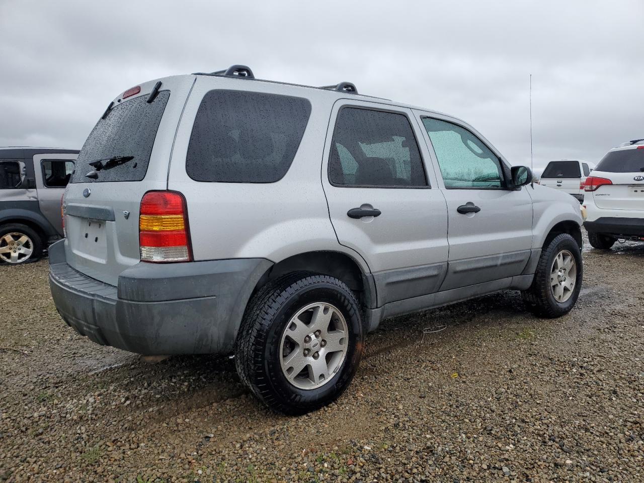 2005 Ford Escape - Image 3