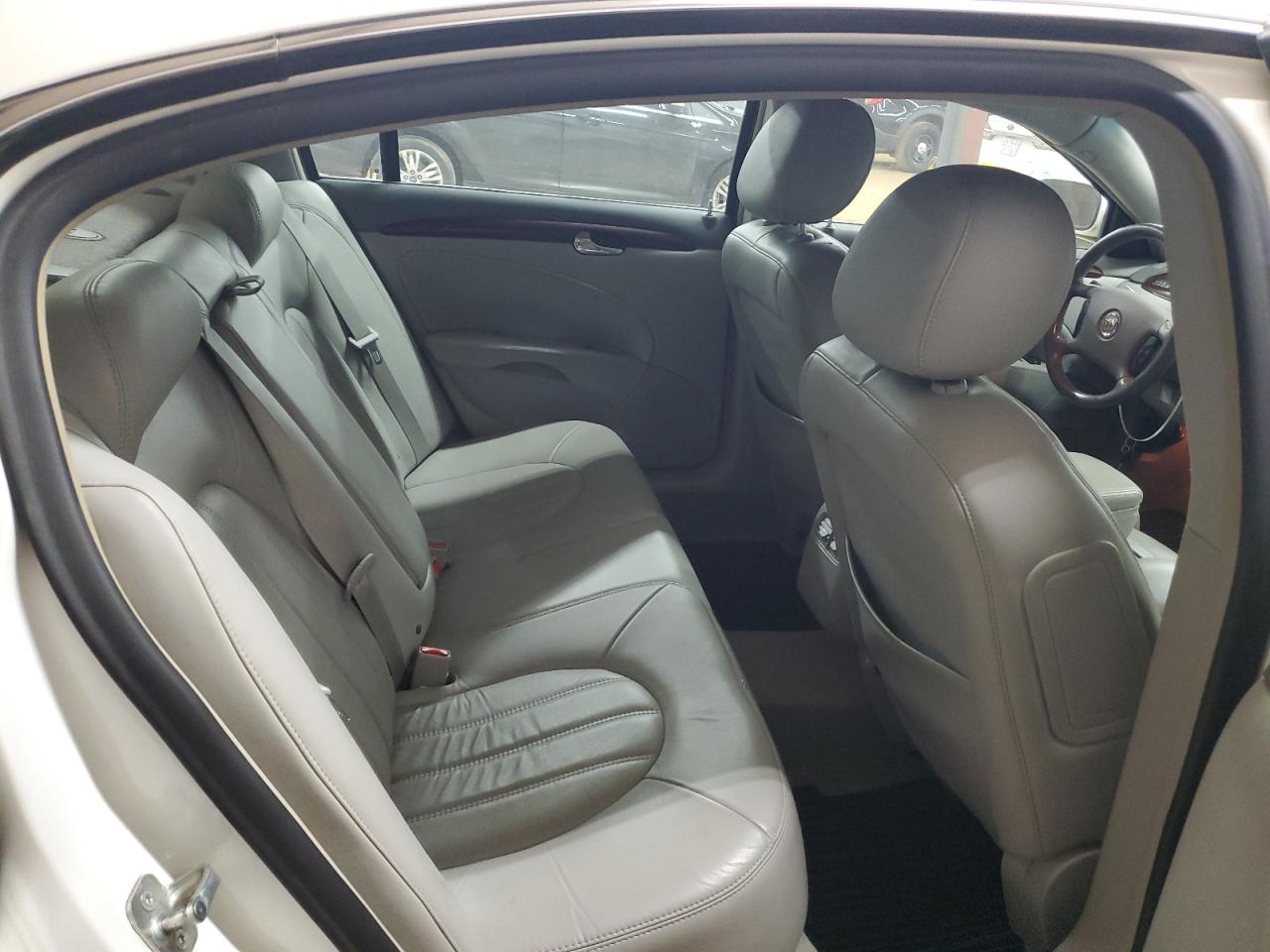 2011 Buick Lucerne - Image 10