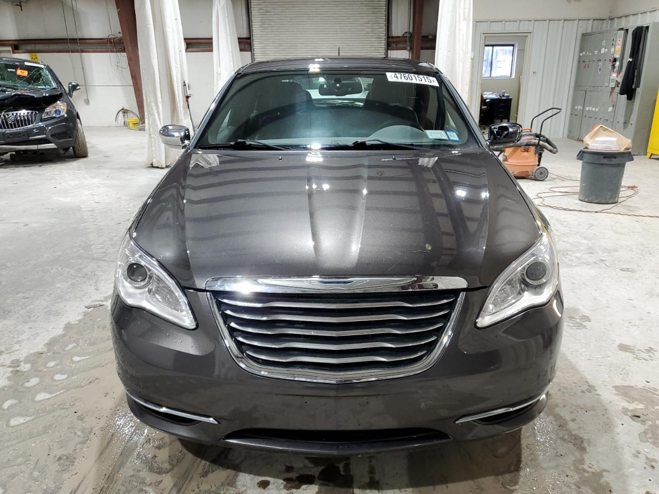 2014 Chrysler 200 - Image 5