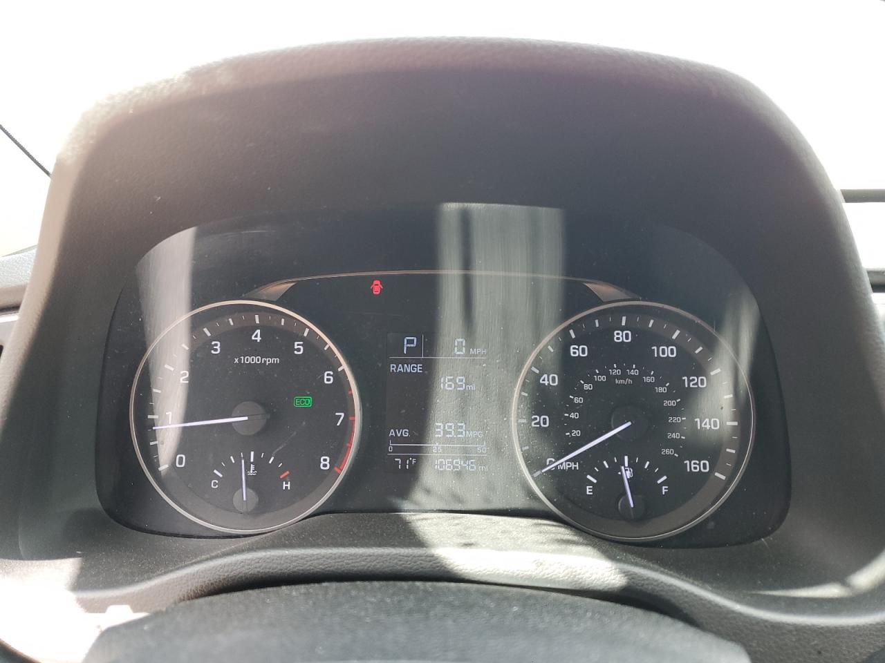 2017 Hyundai Elantra - Image 9