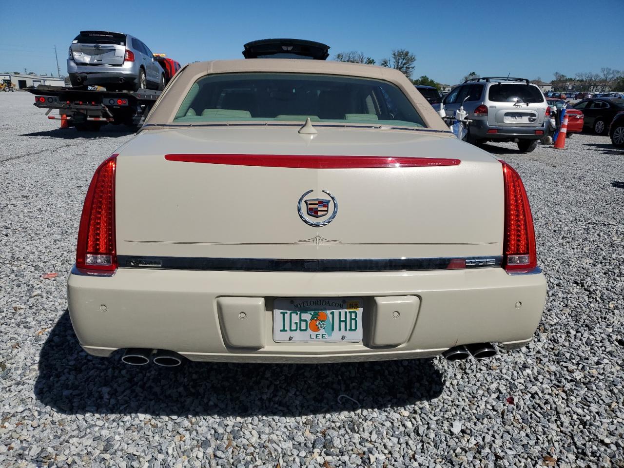 2011 Cadillac DTS - Image 6
