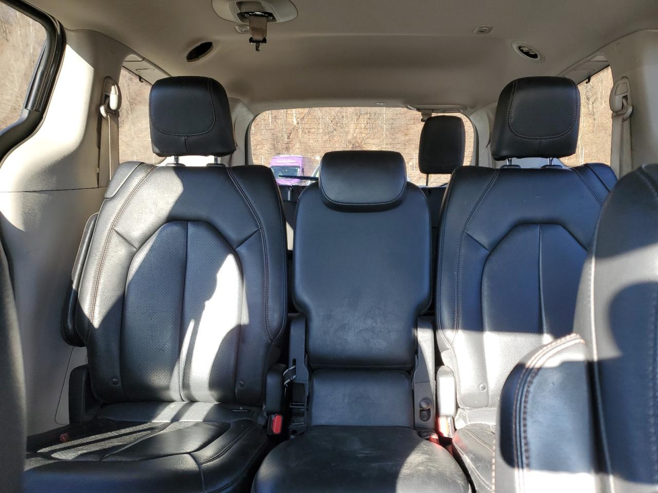 2019 Chrysler Pacifica - Image 10