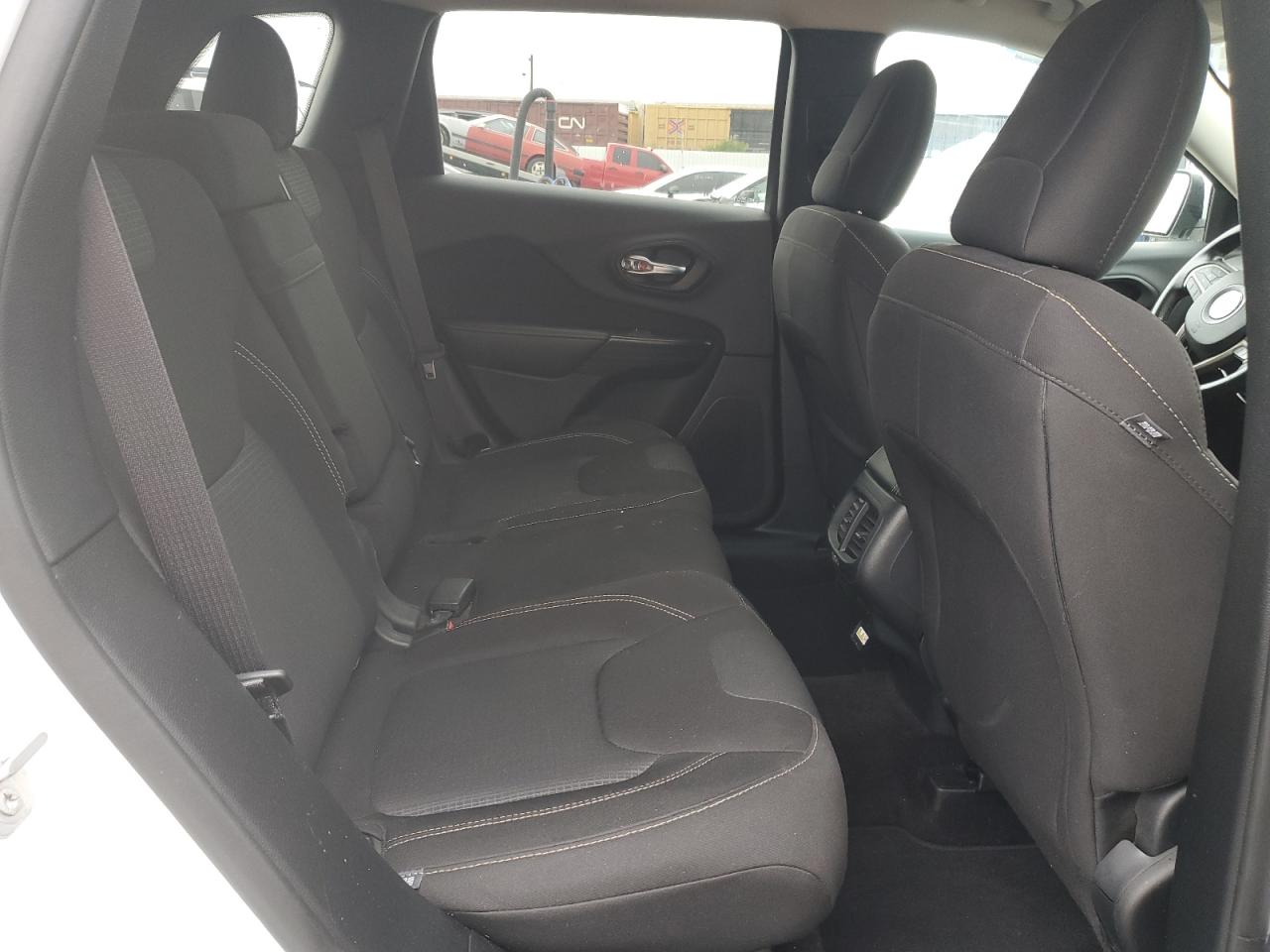 2016 Jeep Grand Cherokee - Image 11