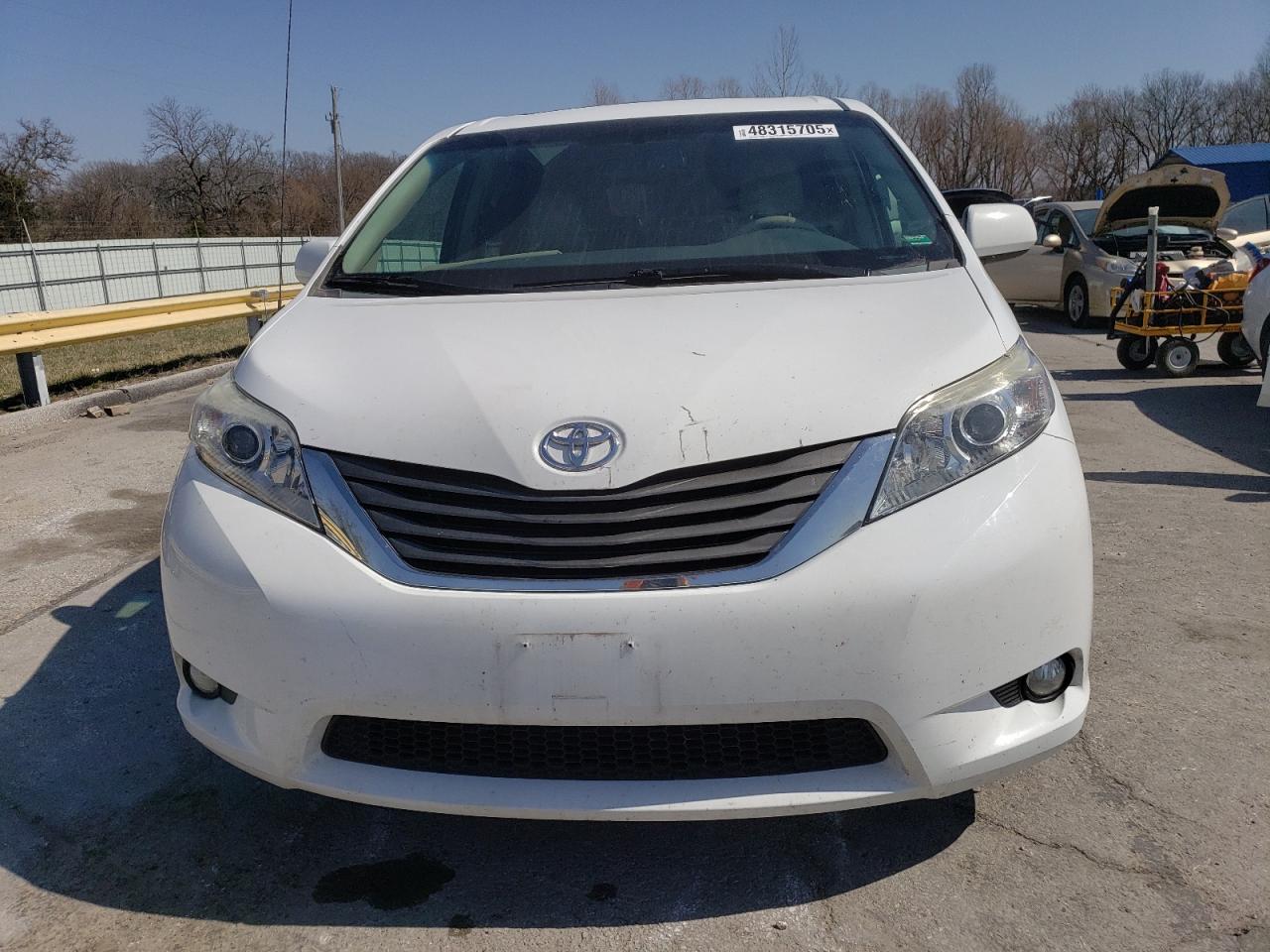 2014 Toyota Sienna - Image 5