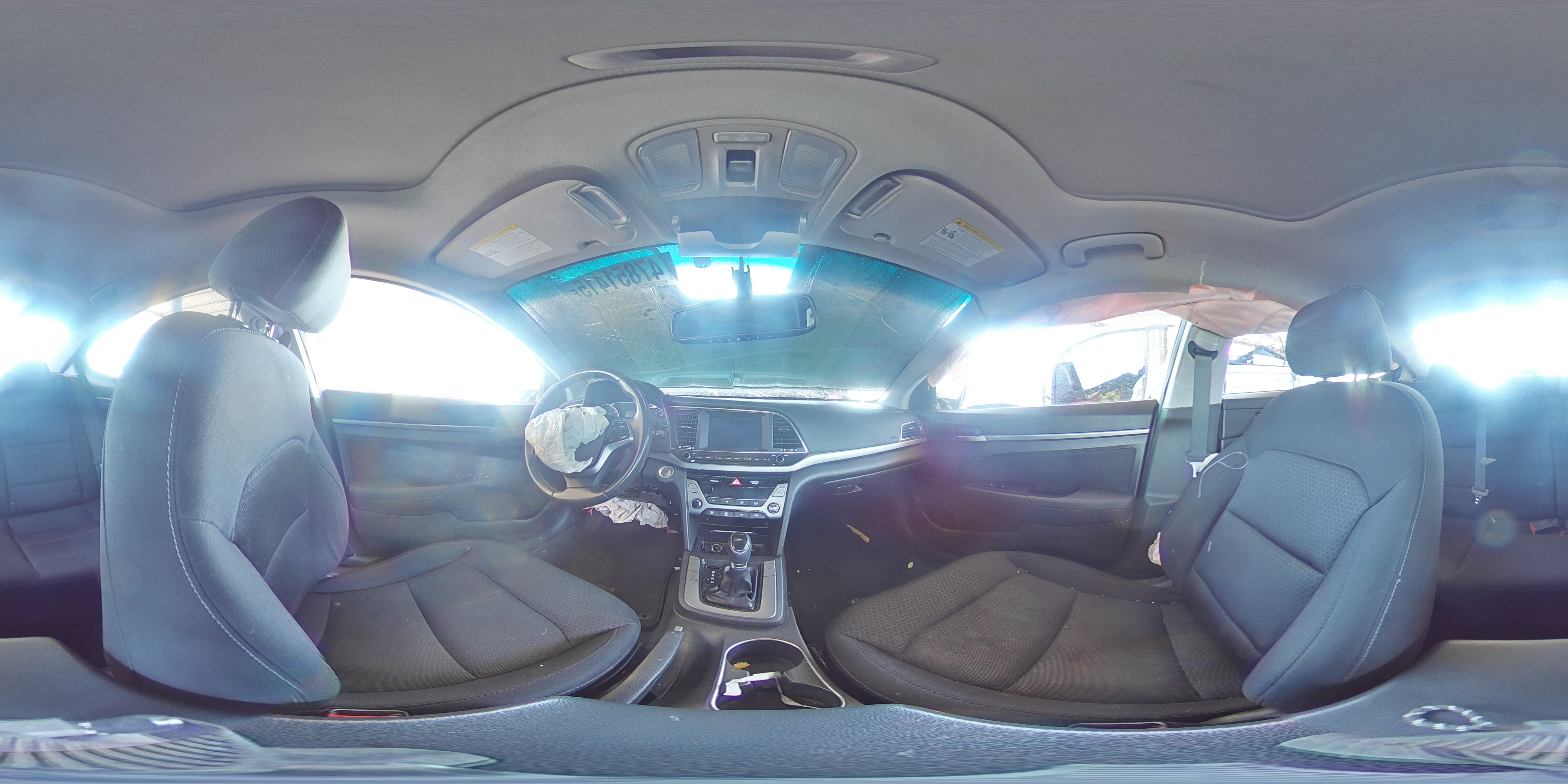 2018 Hyundai Elantra - Image 12