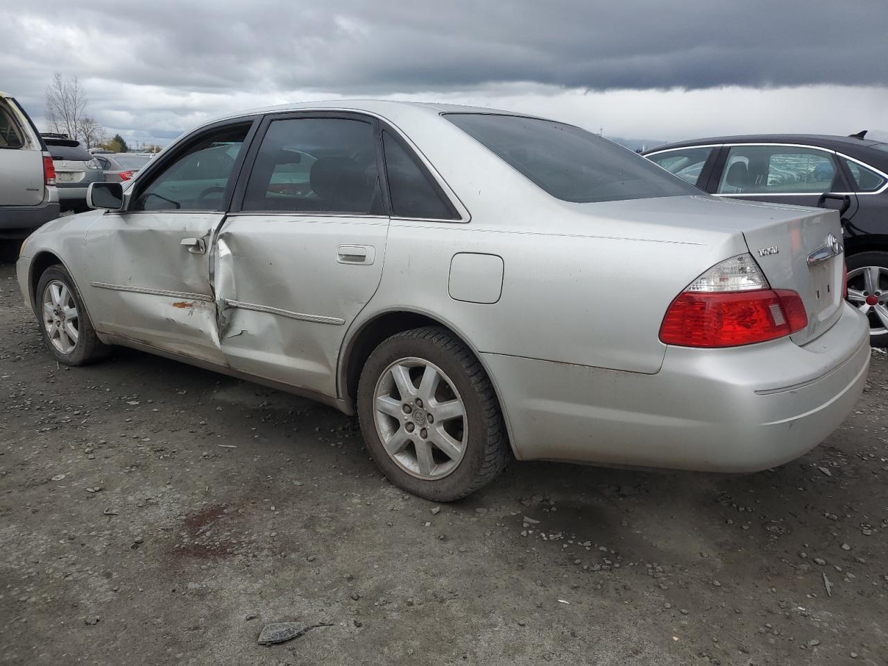 2003 Toyota Avalon - Image 2