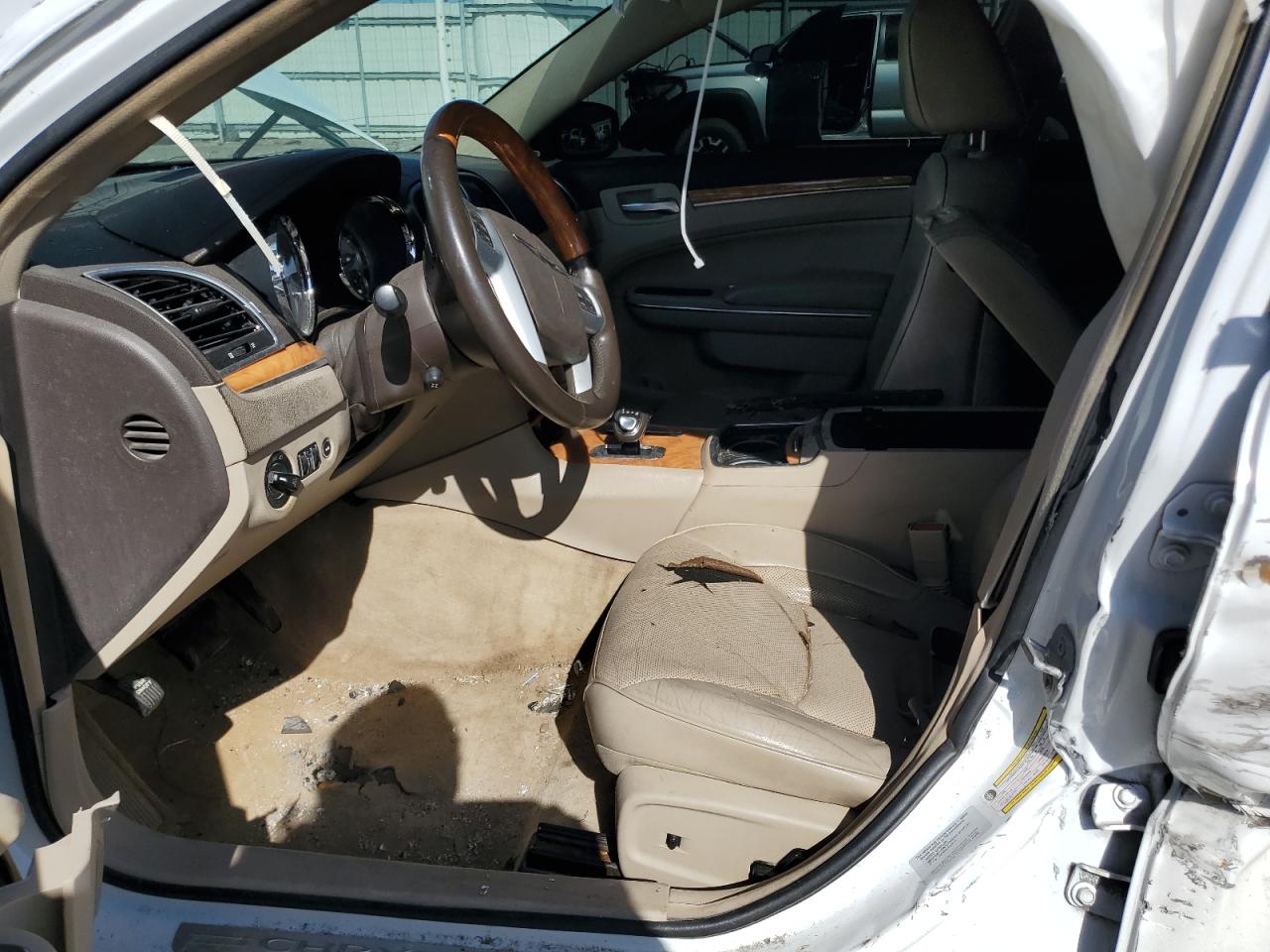 2014 Chrysler 300 - Image 7