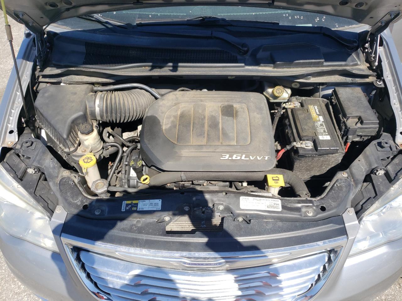 2016 Chrysler Town & Country - Image 12