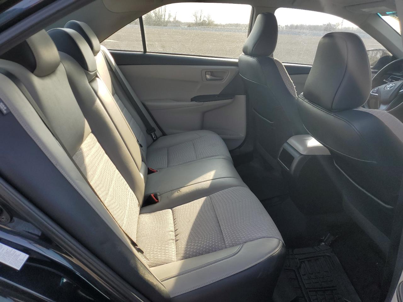 2015 Toyota Camry - Image 10