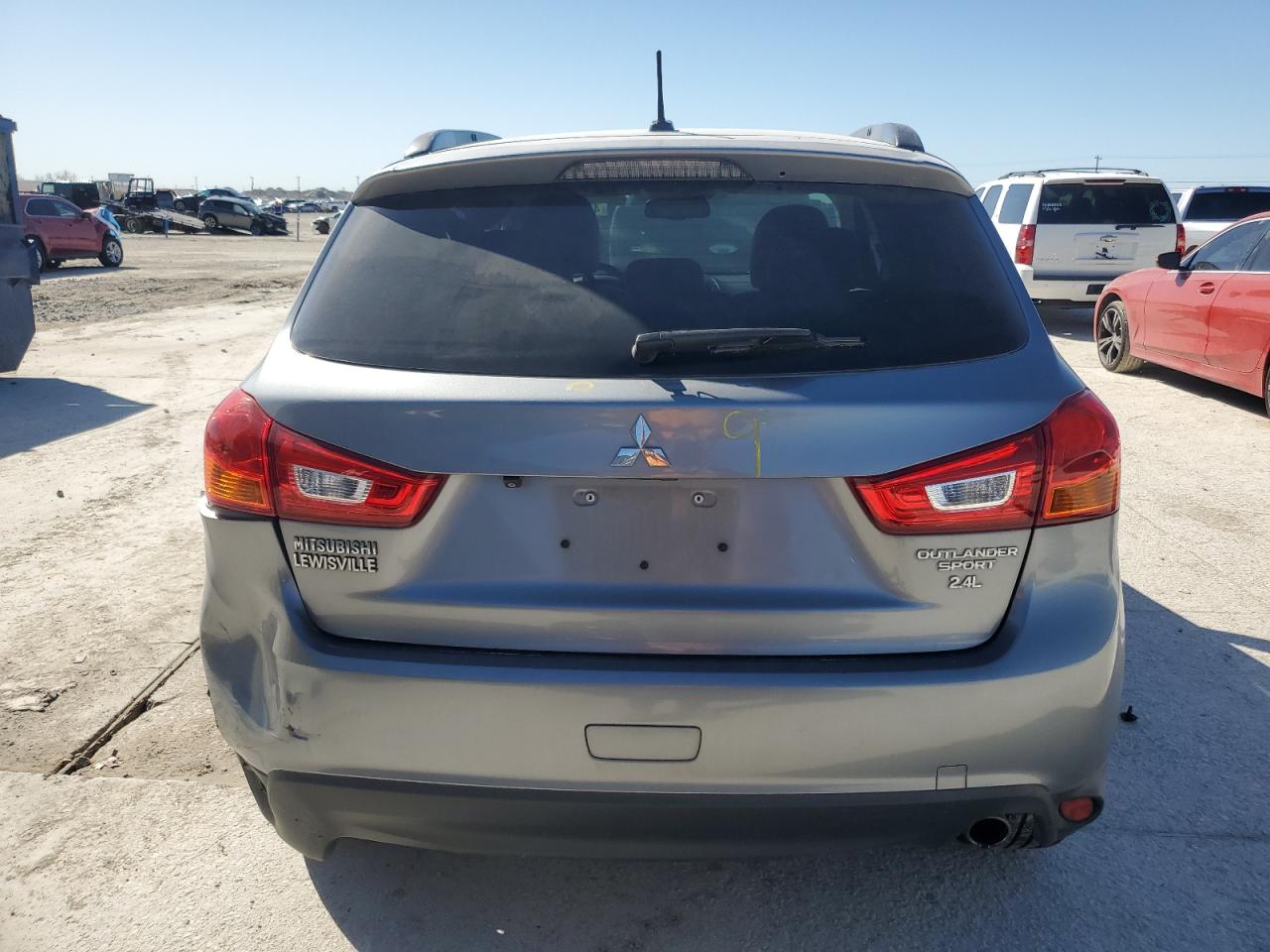 2015 Mitsubishi Outlander - Image 6