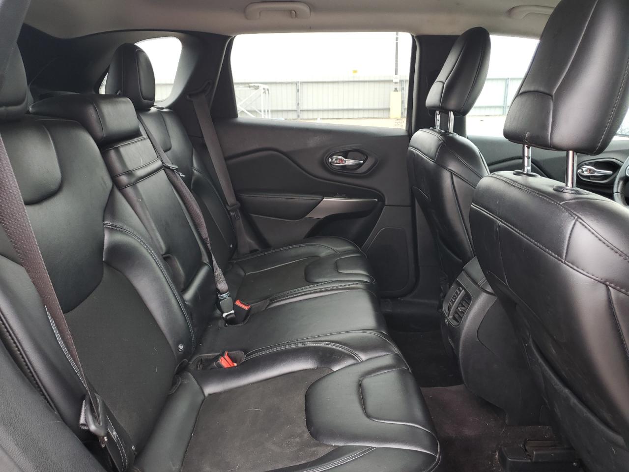 2019 Jeep Grand Cherokee - Image 11