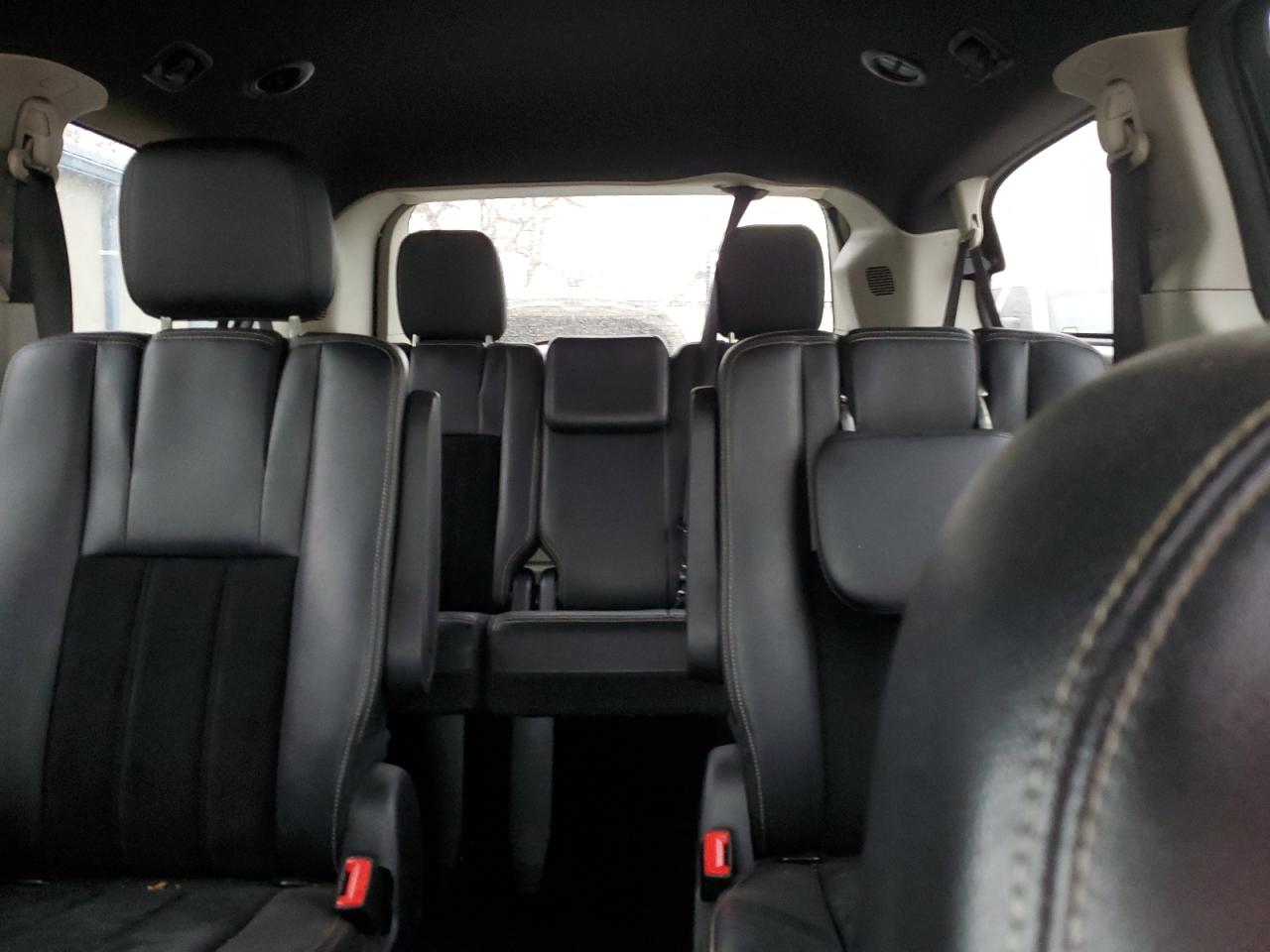 2017 Dodge Caravan - Image 10