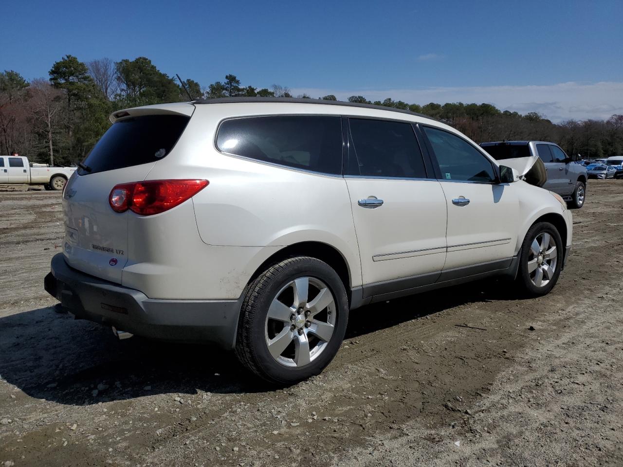 2011 Chevrolet Traverse - Image 3