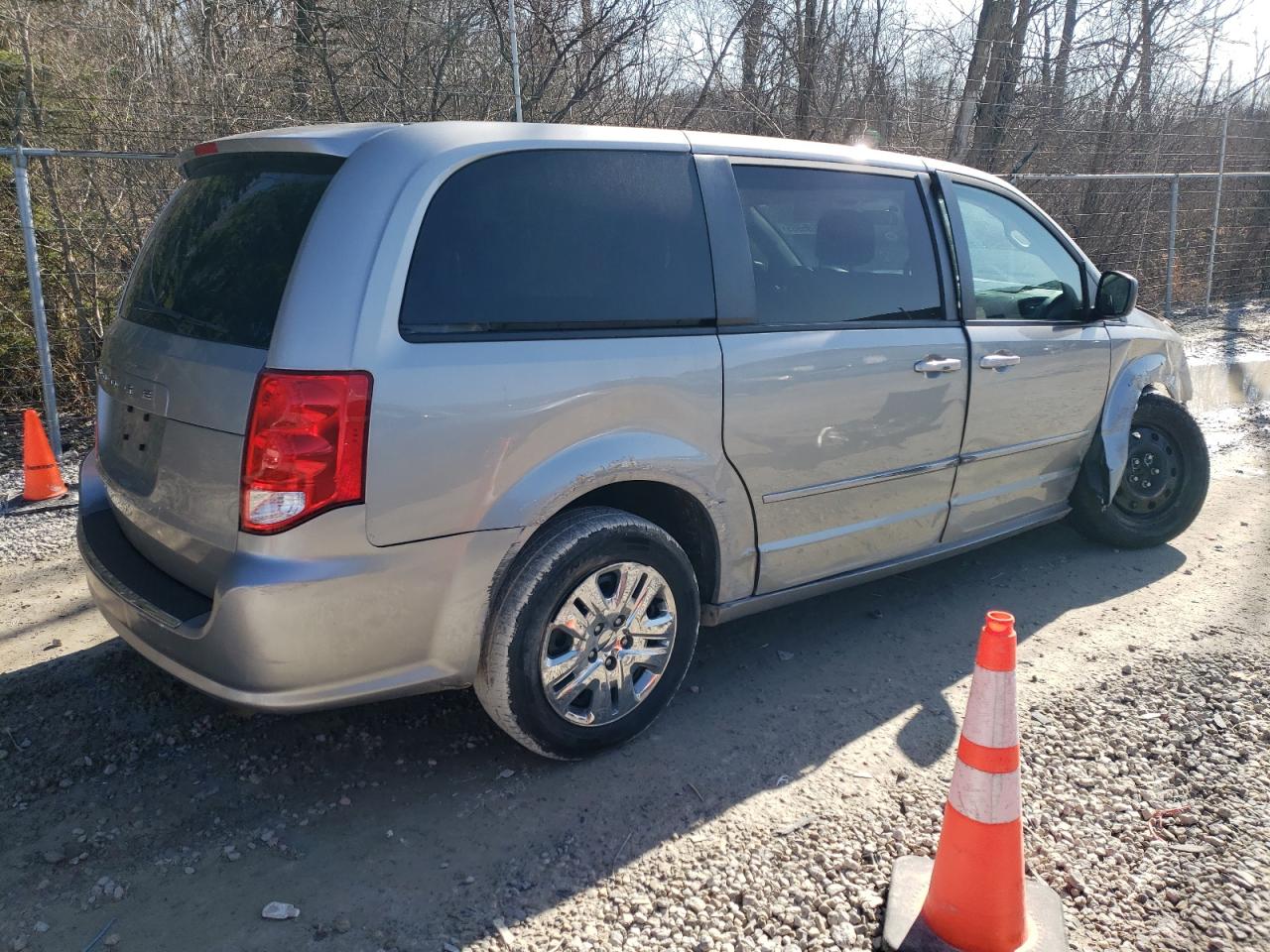 2016 Dodge Caravan - Image 3