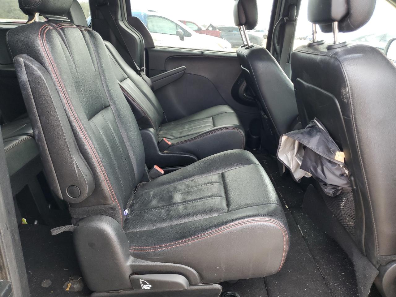 2018 Dodge Caravan - Image 11