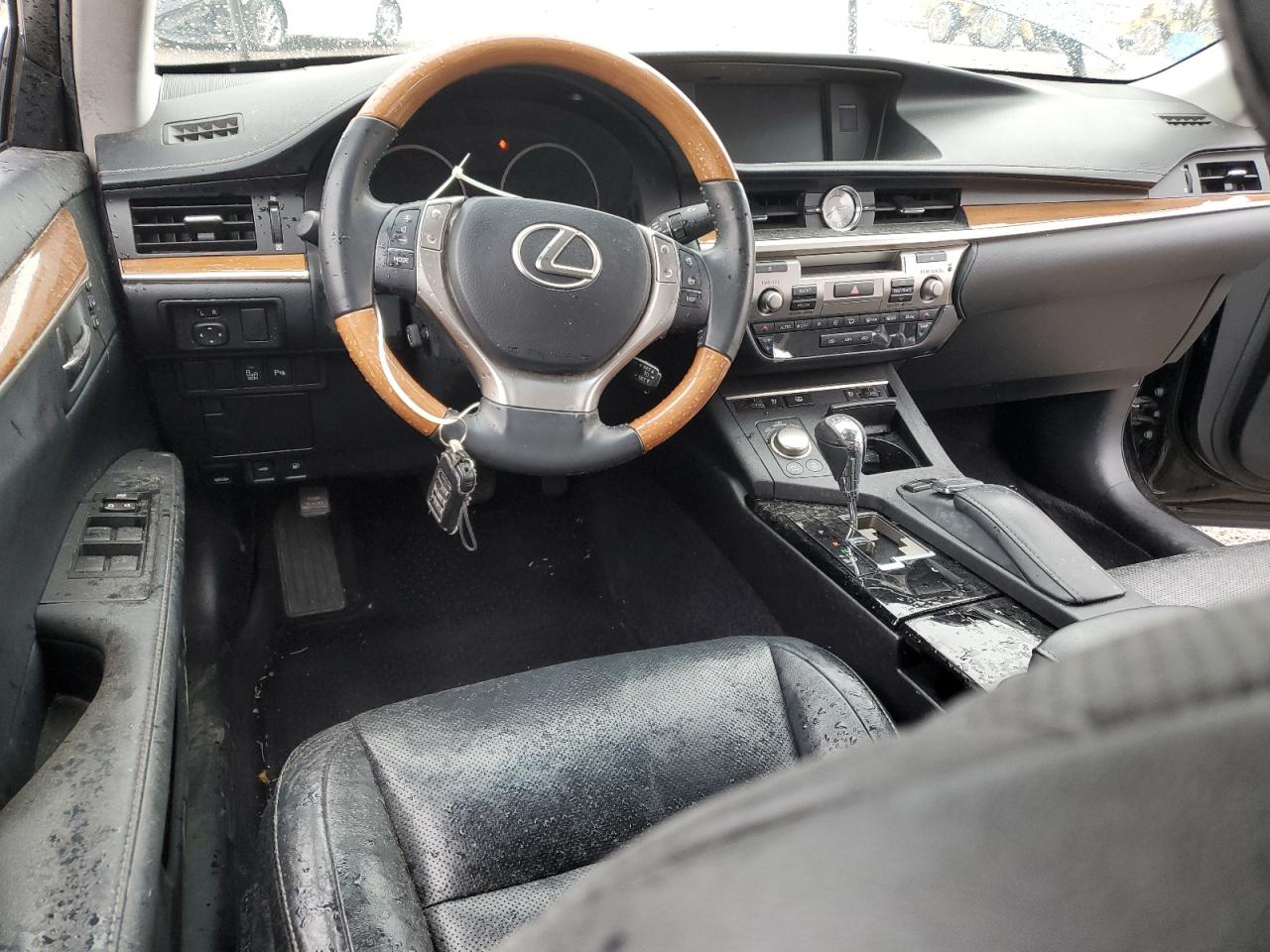 2015 Lexus ES - Image 8
