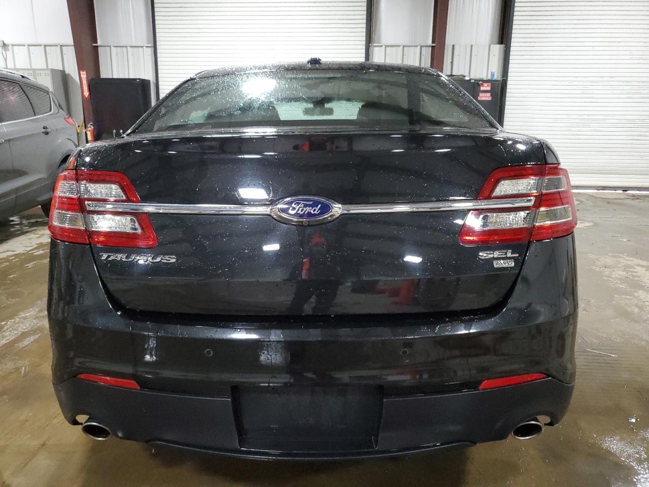 2015 Ford Taurus - Image 6