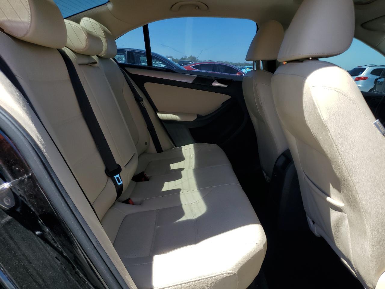 2017 Volkswagen Jetta - Image 10