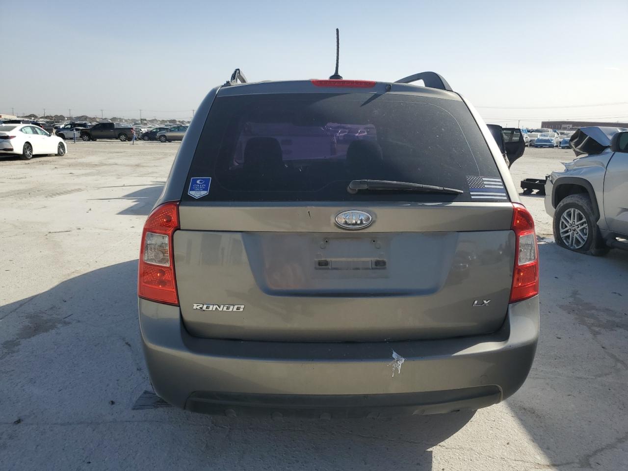 2009 Kia Rondo - Image 6