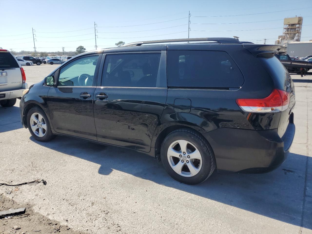 2011 Toyota Sienna - Image 2