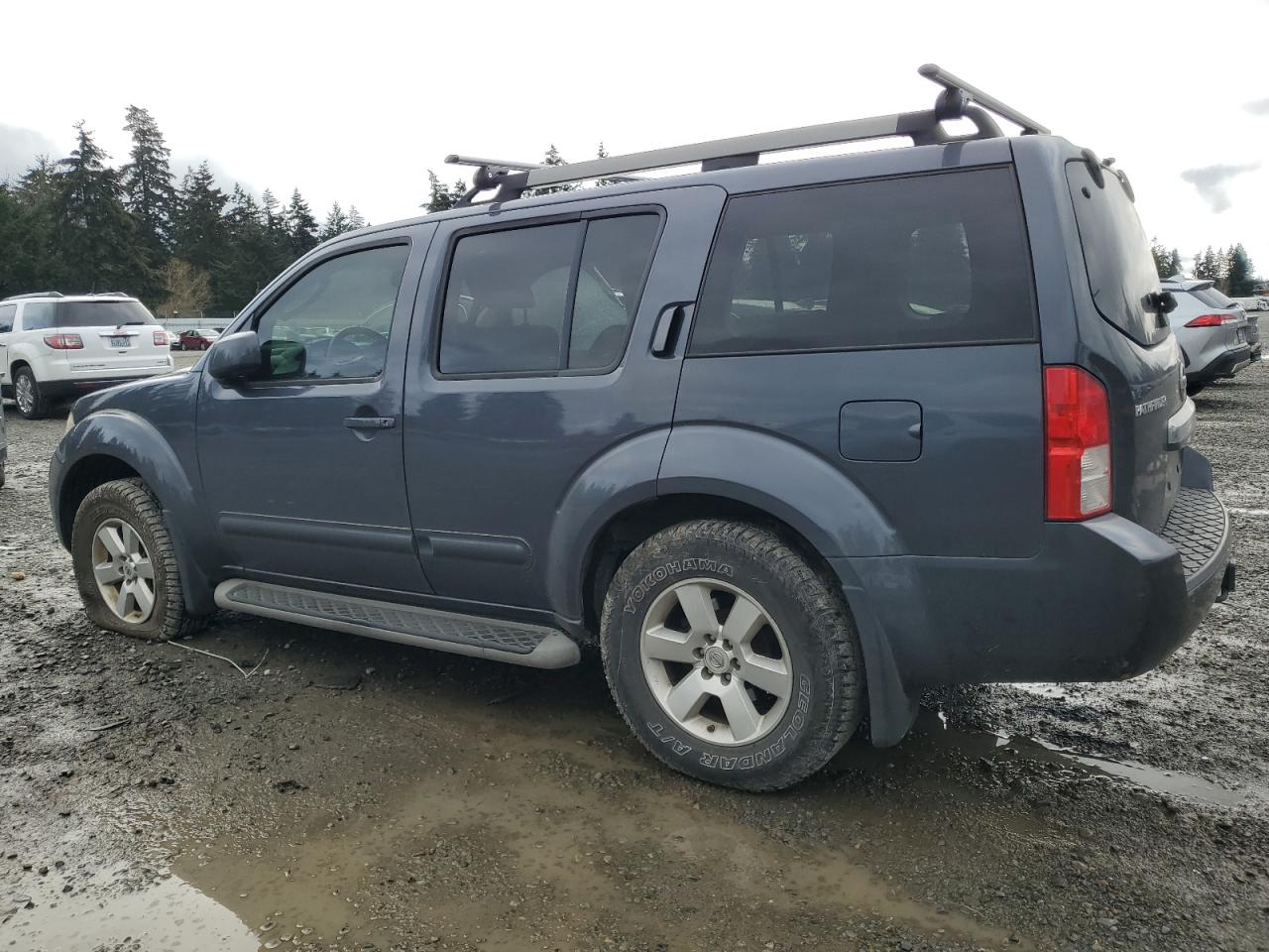 2011 Nissan Pathfinder - Image 2