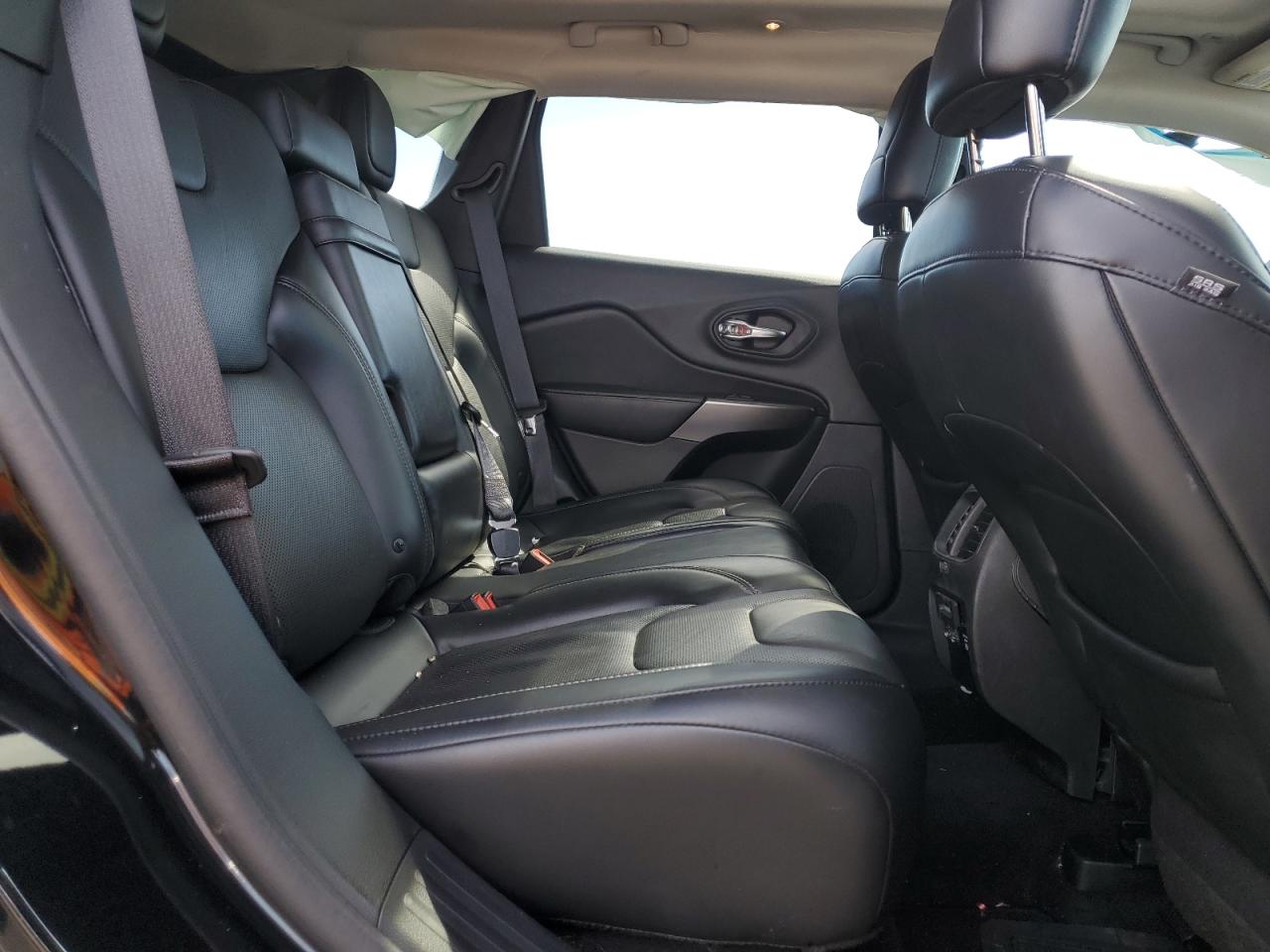 2019 Jeep Grand Cherokee - Image 11