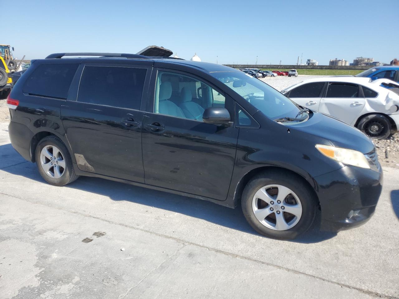 2011 Toyota Sienna - Image 4