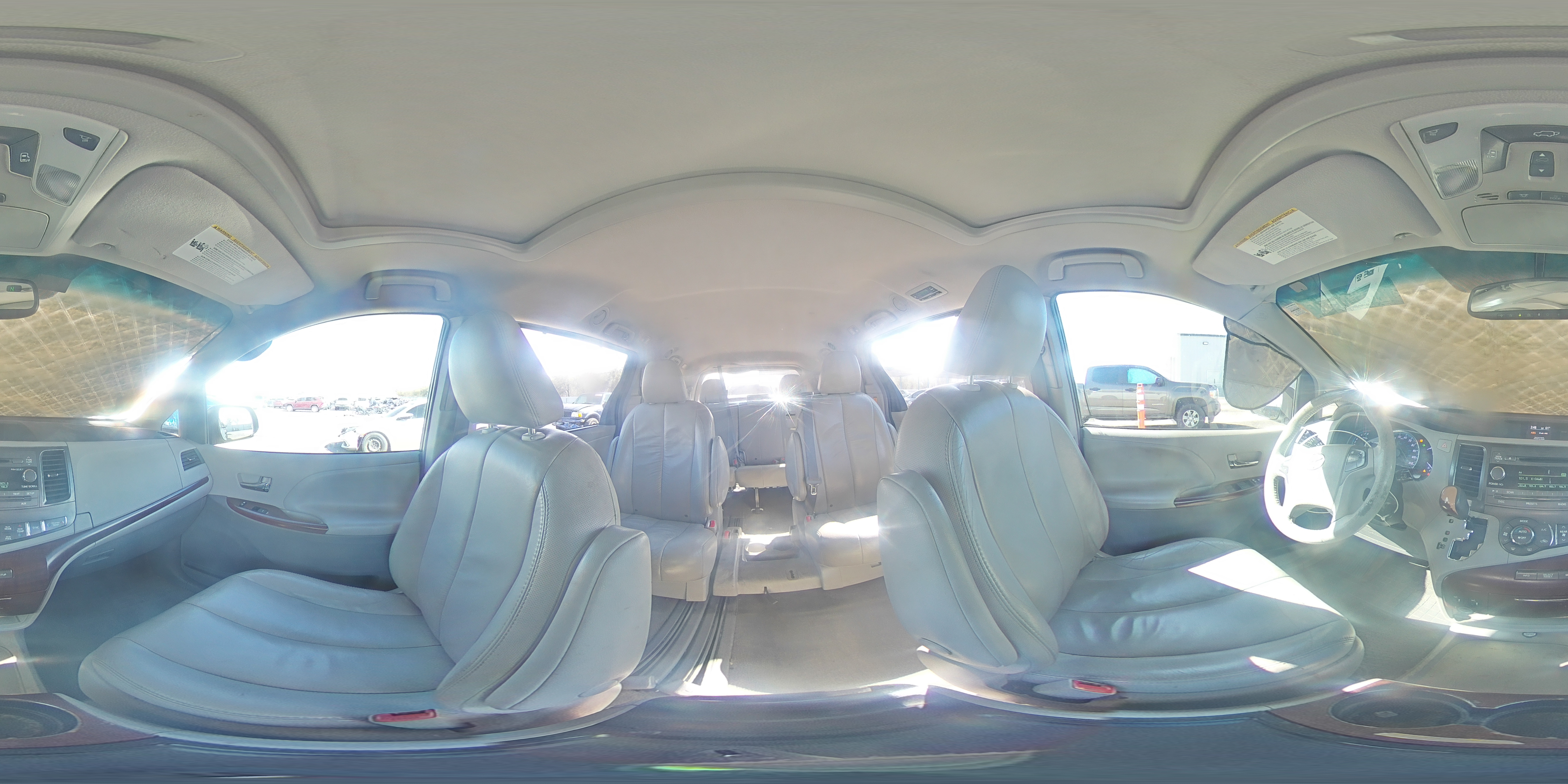 2012 Toyota Sienna - Image 14