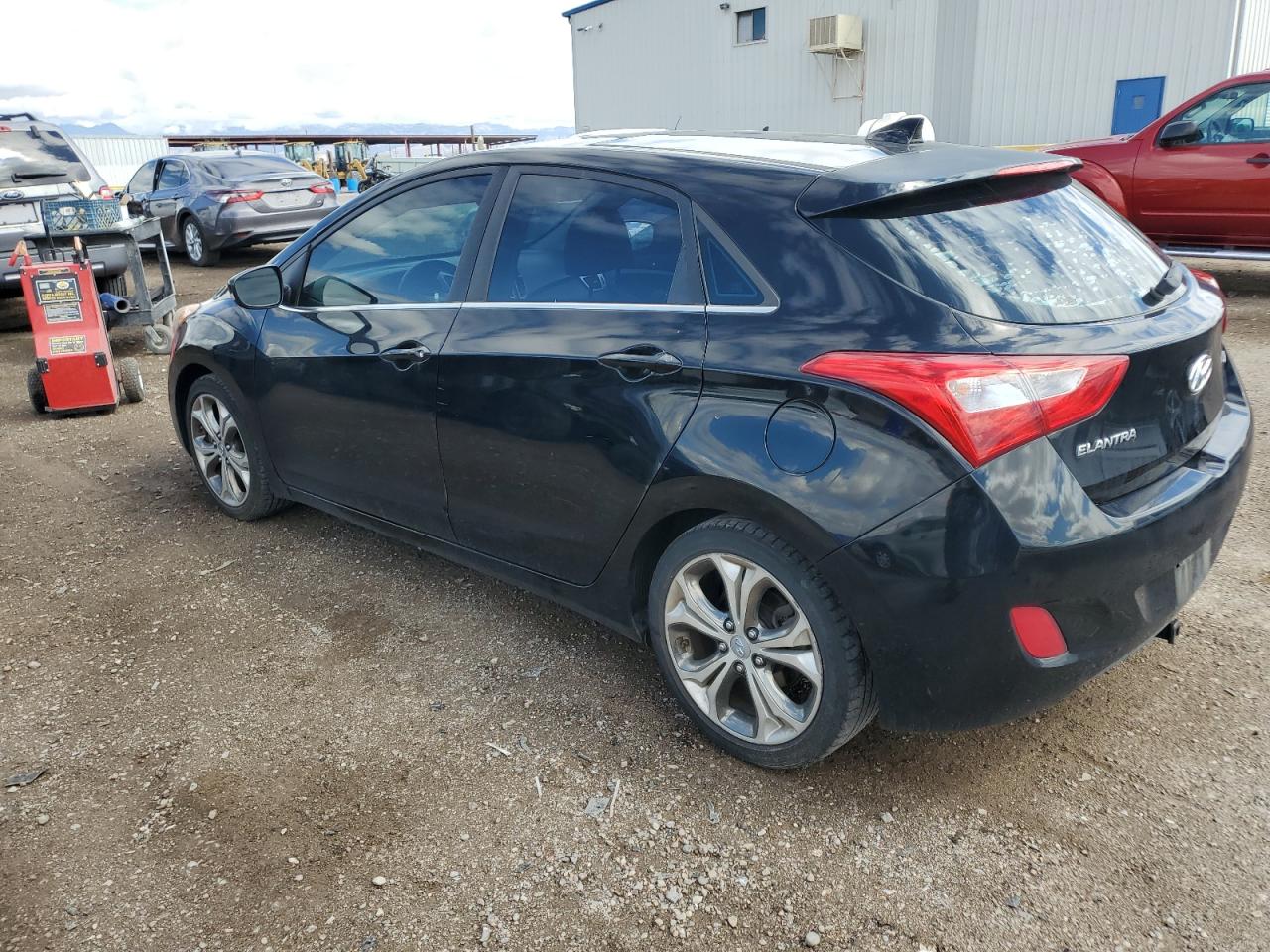 2013 Hyundai Elantra - Image 2