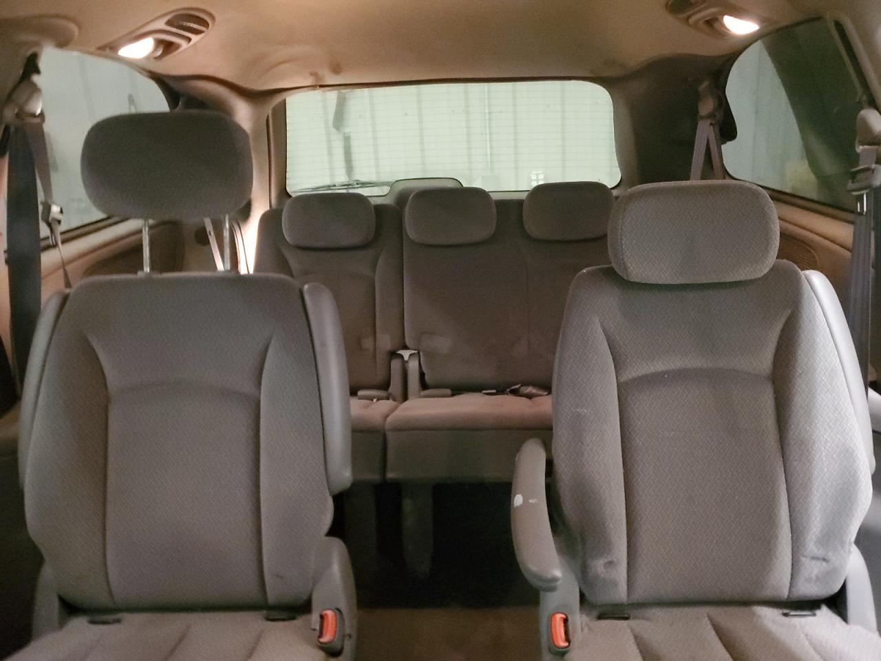 2005 Dodge Caravan - Image 10