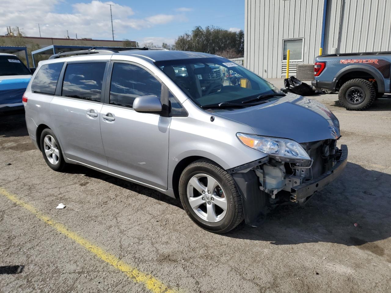 2013 Toyota Sienna - Image 4