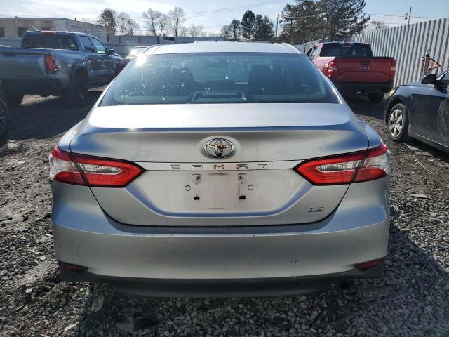  TOYOTA CAMRY 2018 Srebrny