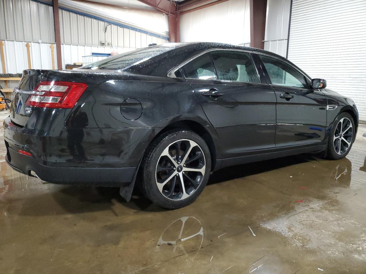 2015 Ford Taurus - Image 3