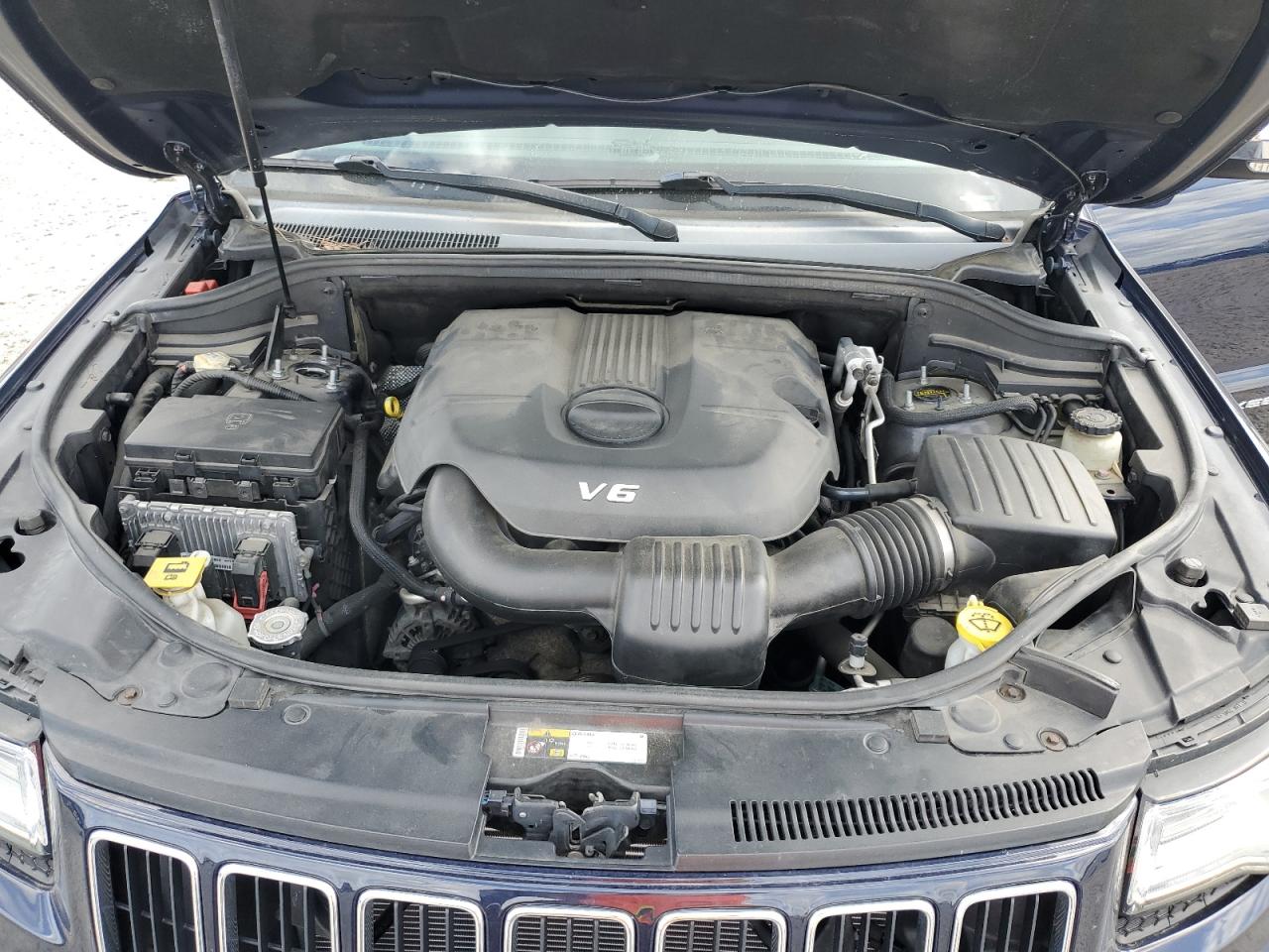 2014 Jeep Grand Cherokee - Image 12