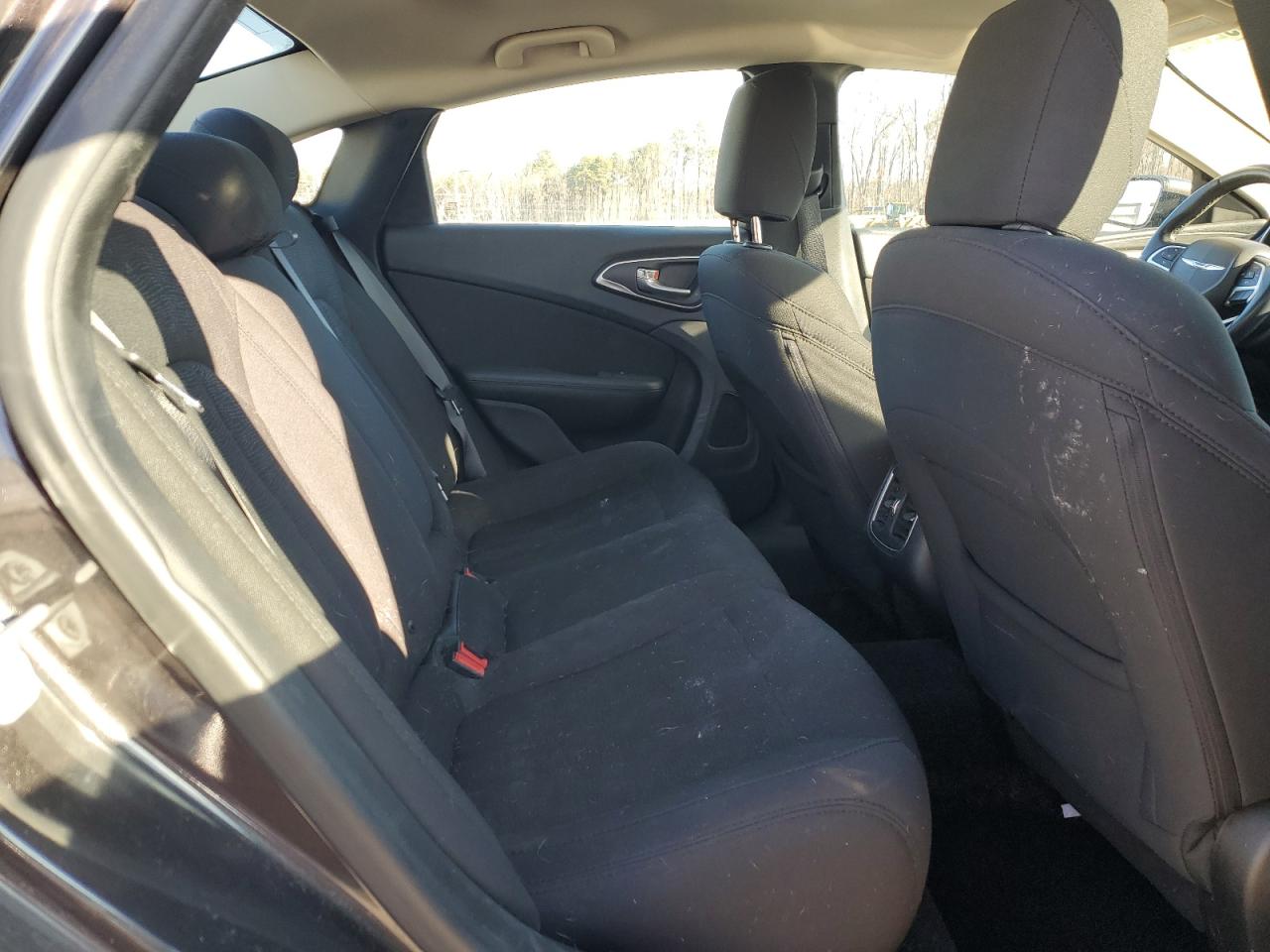 2016 Chrysler 200 - Image 10