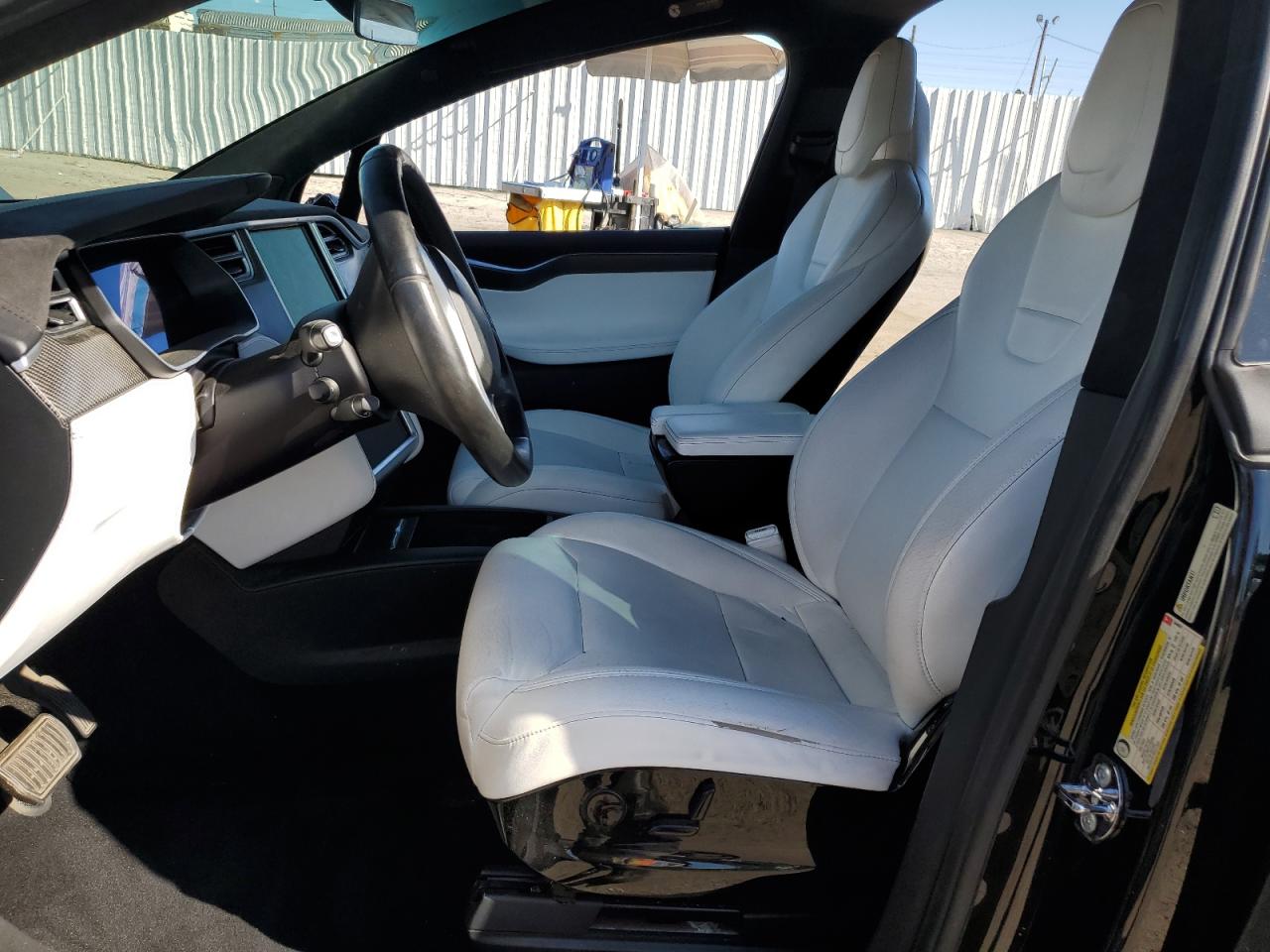2017 Tesla Model X VIN: 5YJXCBE26HF044027 Lot: 47975195