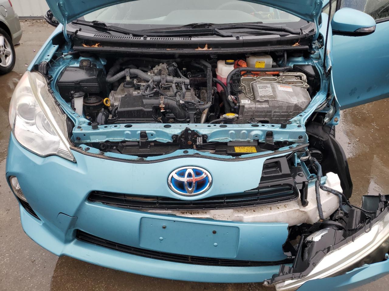 2012 Toyota Prius - Image 14