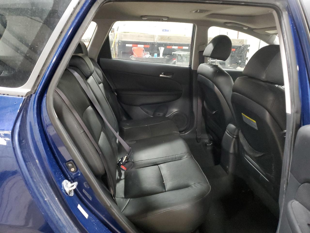 2012 Hyundai Elantra - Image 10