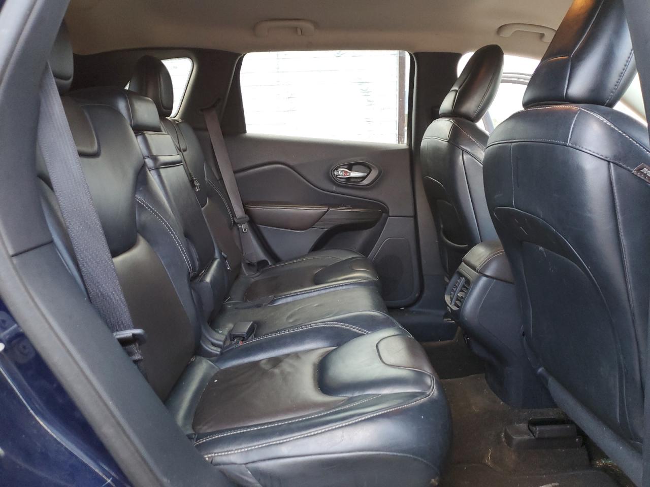 2016 Jeep Grand Cherokee - Image 11