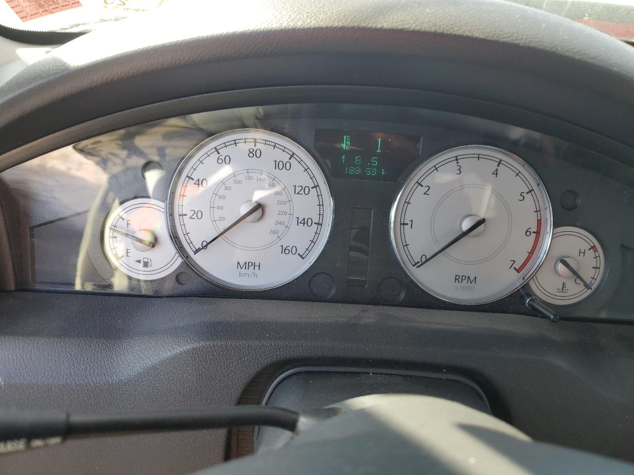 2005 Chrysler 300 - Image 9